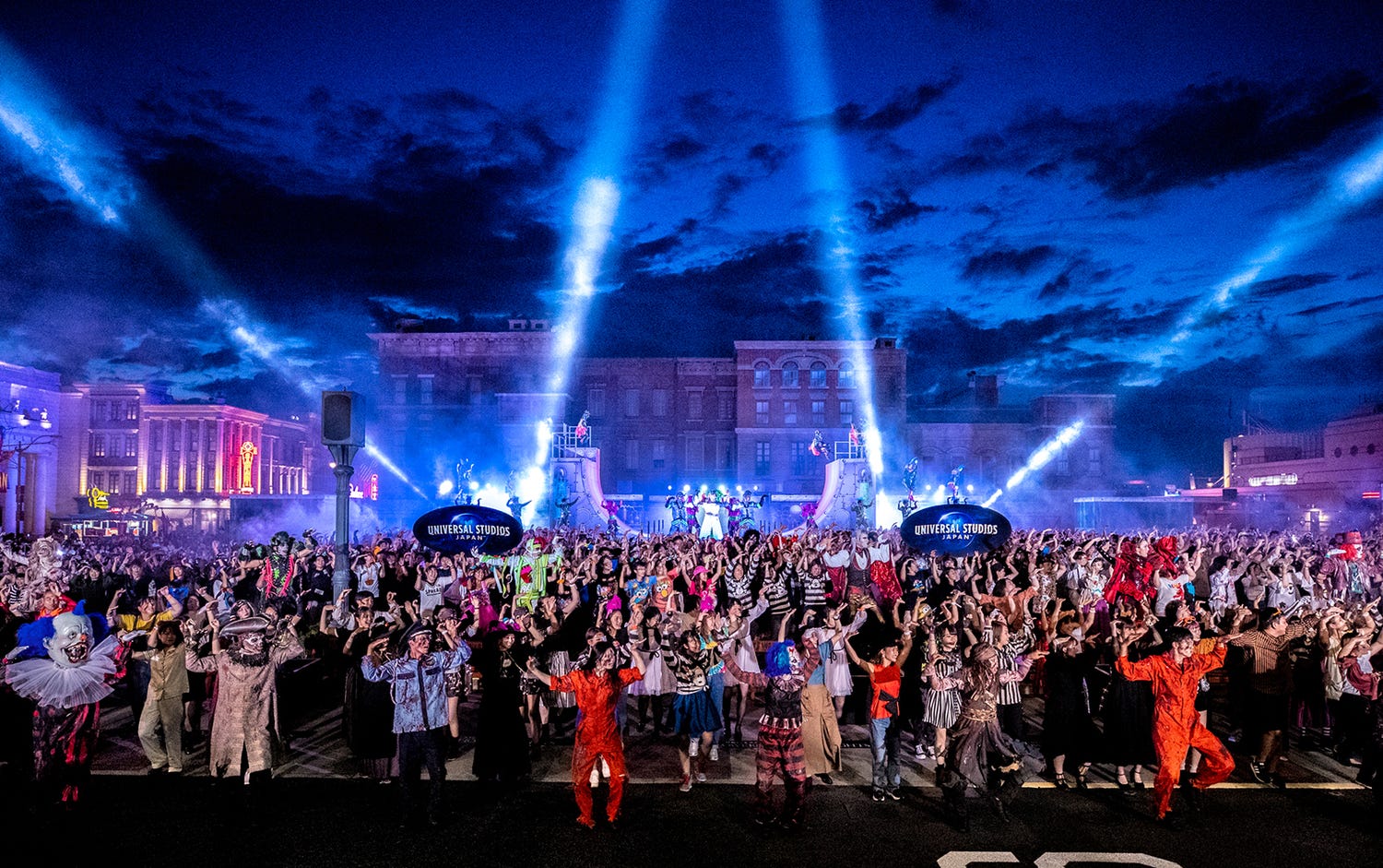 USJ「ゾンビ・デ・ダンス」初公開、過去最大スケールのゾンビ&ゲスト1000人が一斉ダンス