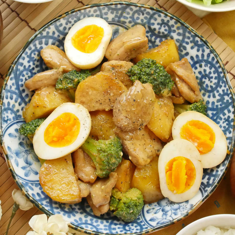 ご飯がすすむ魔性の味！鶏肉とじゃがいもの濃厚オイマヨ炒め