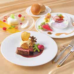 タイニー・ブロッサム・ジュエルフレンチコース(肉)/画像提供:ユニバーサル・スタジオ・ジャパン