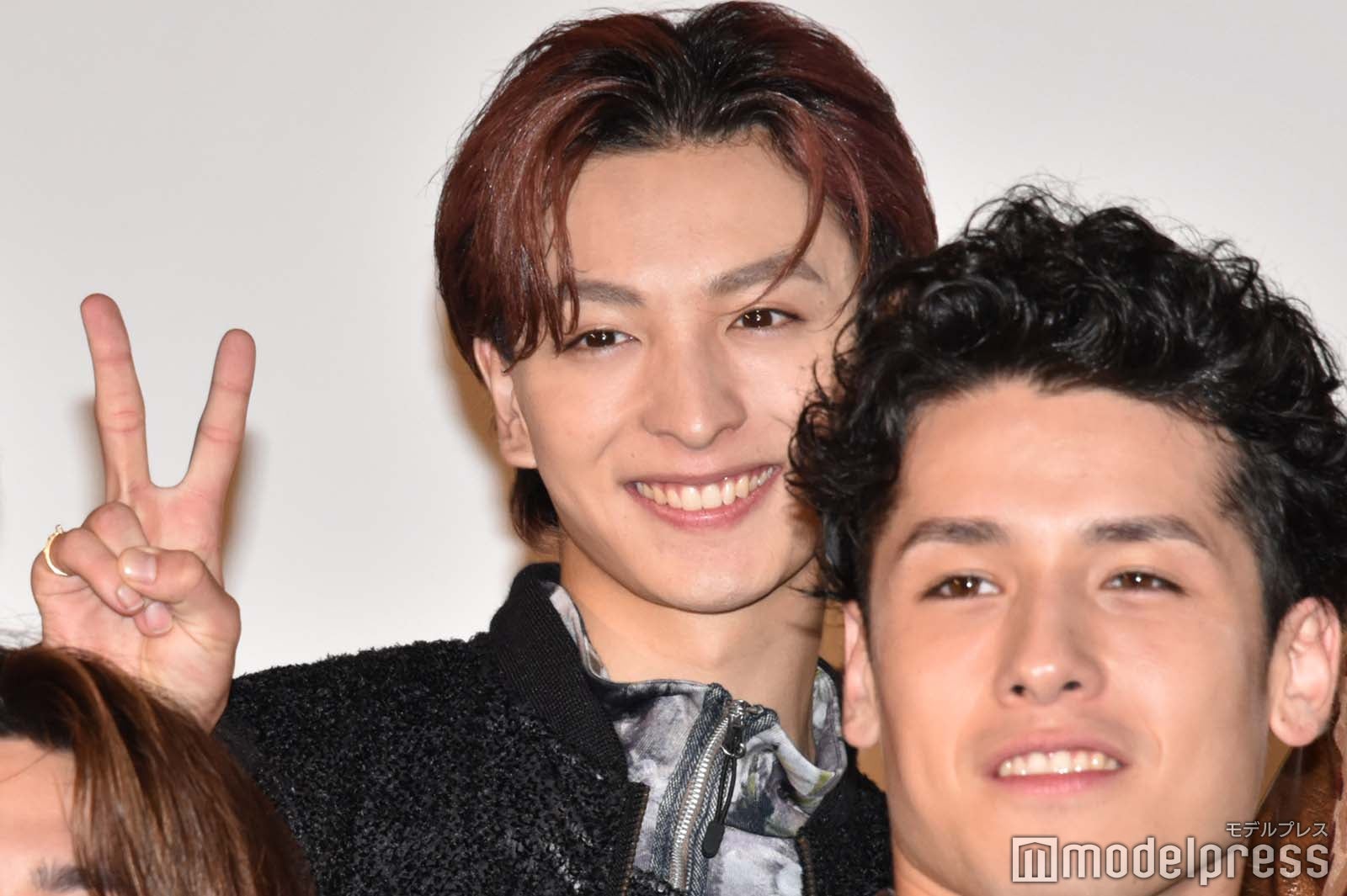 キュートにピースを決める木村慧人 （C）モデルプレス