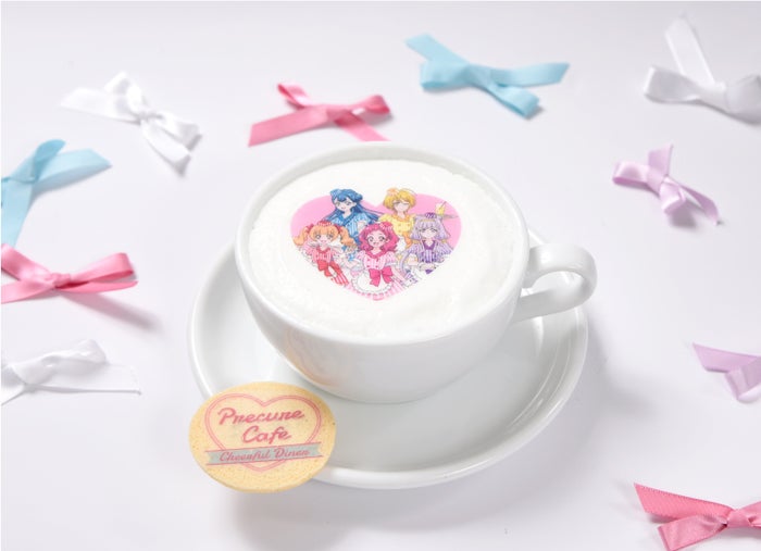 フレフレ！私！HUGっと！カフェラテ990円（税抜）（C）ABC-A・東映アニメーション