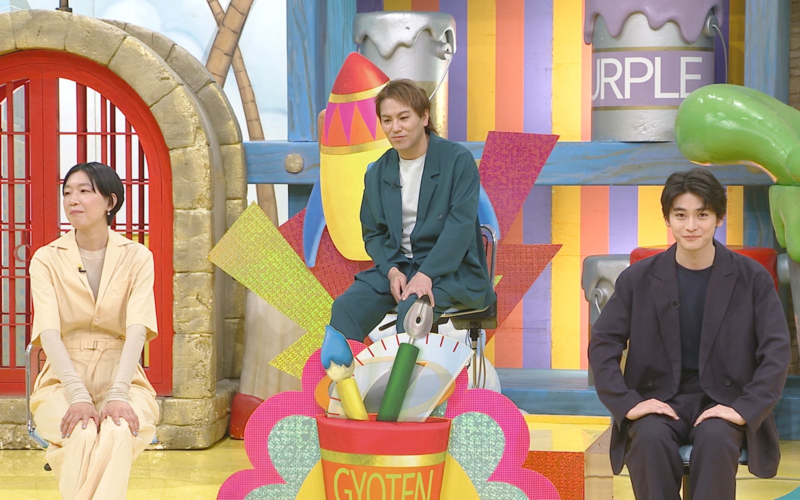 （左から）江口のりこ、狩野英孝、高橋文哉 （C）日本テレビ