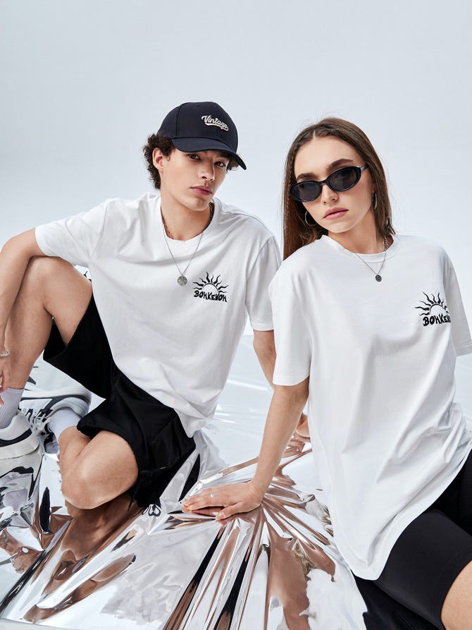 「SHEIN」コラボTシャツ(提供写真)