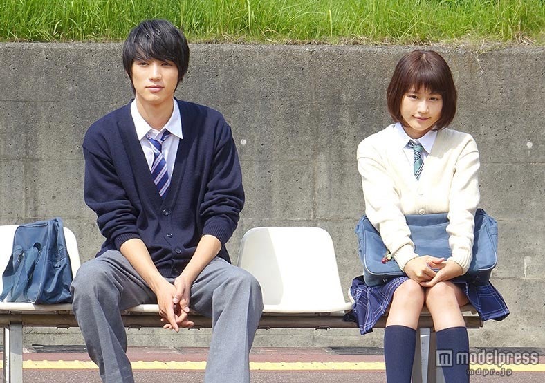 「ストロボ・エッジ」とのスペシャルコラボステージも／（左から）福士蒼汰、有村架純　（C）2015映画「ストロボ･エッジ」製作委員会　（C）咲坂伊緒／集英社