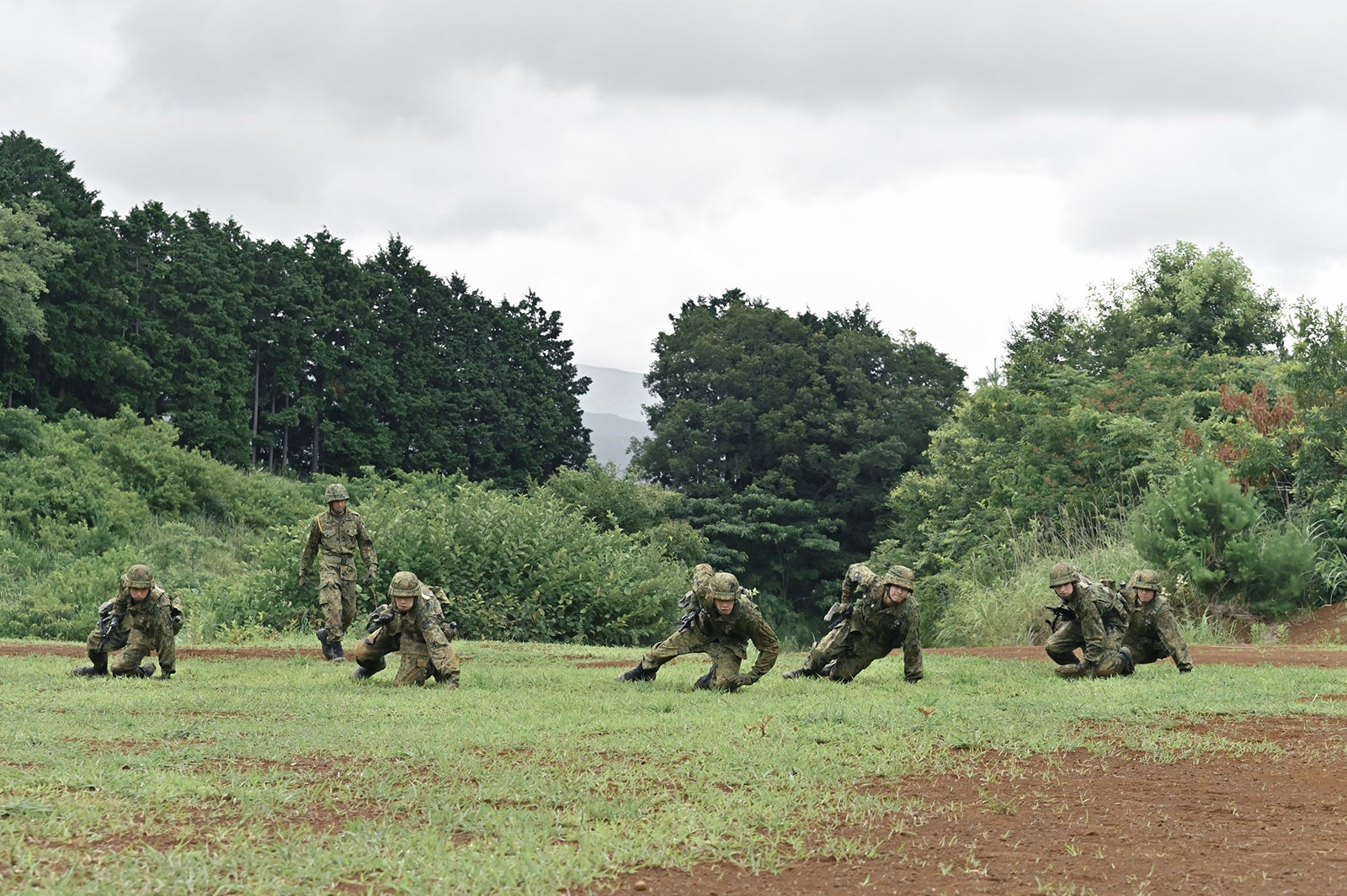 訓練中の候補生たち／「テッパチ！」第6話より（C）フジテレビ