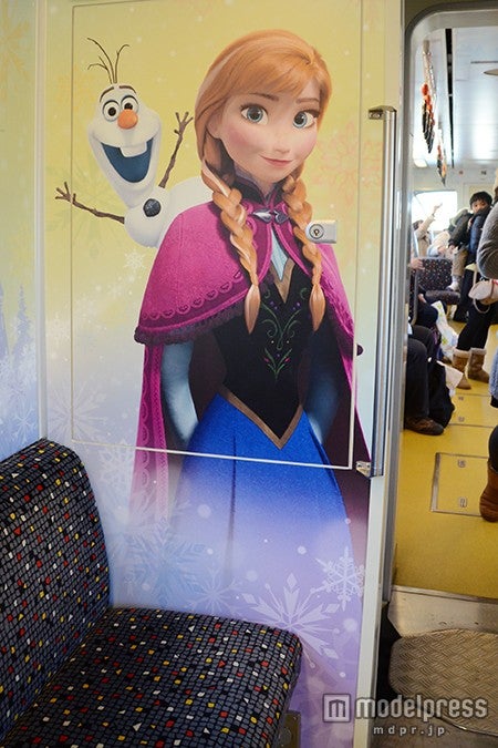 「アナとエルサのフローズンファンタジー・ライナー」アナとオラフ（内装）