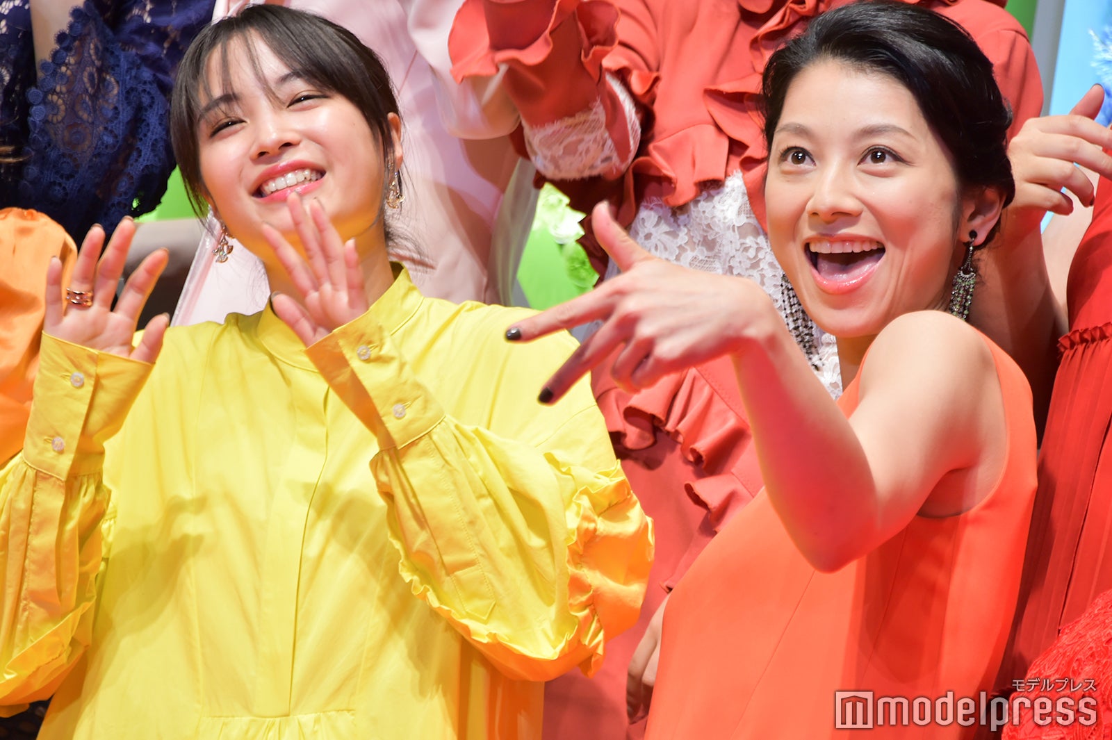 広瀬すず、ノリノリの小池栄子 （C）モデルプレス