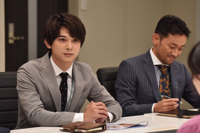 吉沢亮・山根和馬/「サバイバル・ウェディング」第2話より(C)日本テレビ