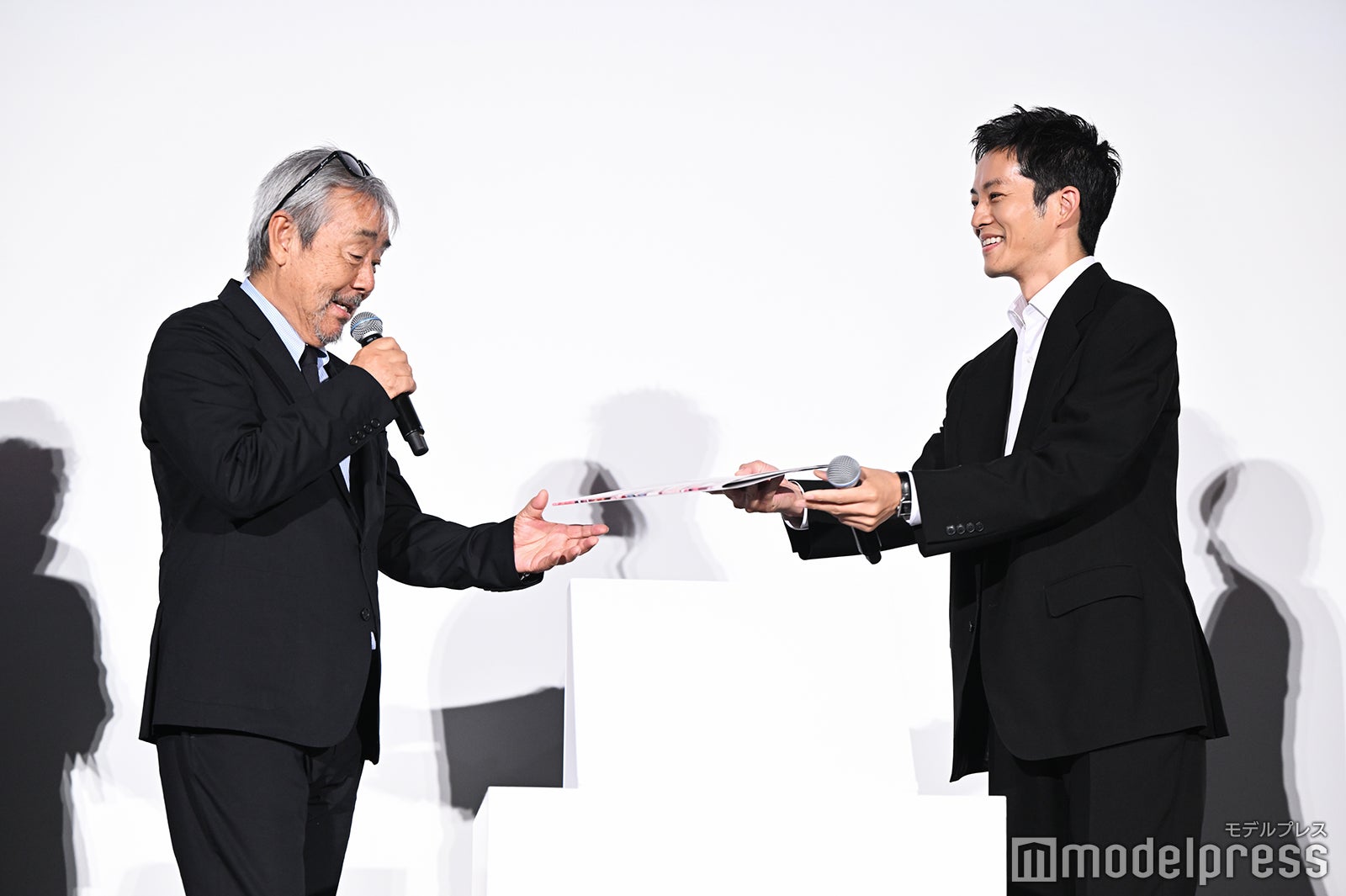 寺尾聰、松坂桃李（C）モデルプレス