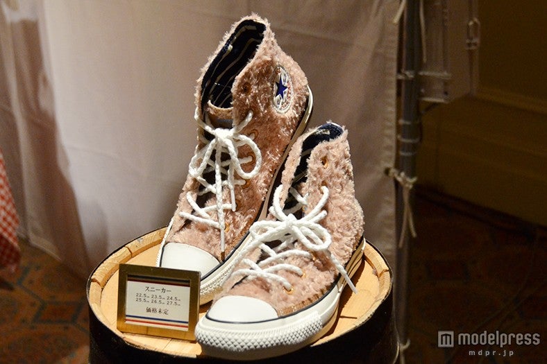 スニーカー（2015年冬発売・価格未定）
