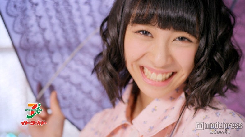 SUPER☆GiRLS・田中美麗／新テレビCM「雨の日が待ち遠しい」篇より