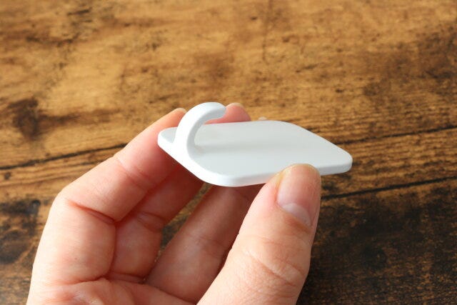 セリアの磁石タイプバスフック　深さ