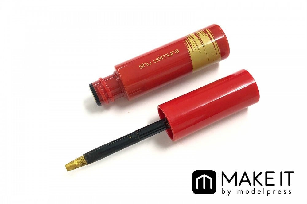 shu uemura／マジックメタリック リップ ライナー／ゴールド ワオ／3,000円（税抜） (C)メイクイット