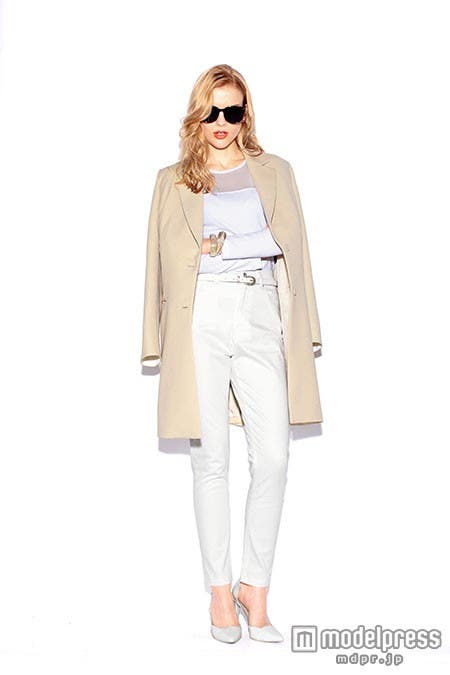 シルエットの良さで女らしさを最大限に引き出して