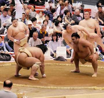 大関復帰の霧島が本格稽古再開「懐かしい。いい力になります」巡業先で藤凌駕に10勝3敗、アナウンスに会場沸く