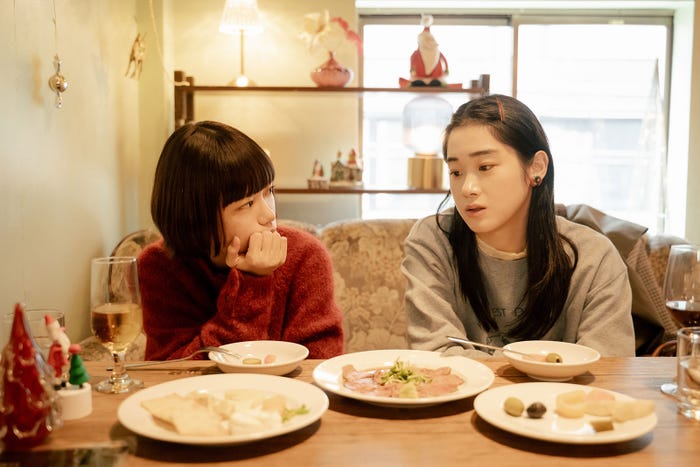 杉咲花、野内まる「冬のなんかさ、春のなんかね」第2話(C)日本テレビ