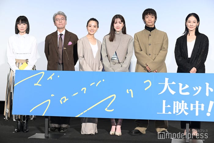 (左から)タナダユキ監督、尾美としのり、奈緒、永野芽郁、窪田正孝、吉田羊(C)モデルプレス