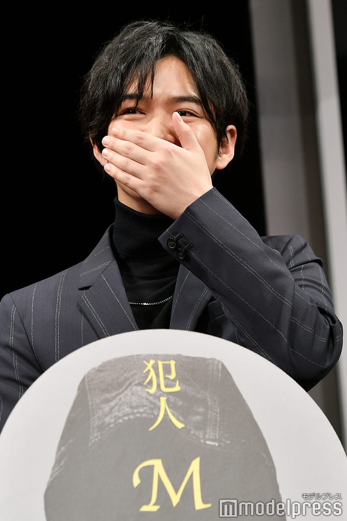 喜ぶ千葉雄大(C)モデルプレス