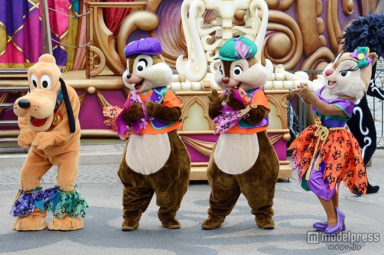 新プログラム「ウェルカム・スケルトン・フレンズ」／（左から）プルート、チップ、デール、クラリス