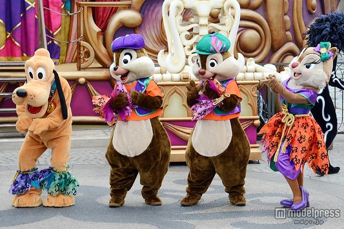 新プログラム「ウェルカム・スケルトン・フレンズ」/(左から)プルート、チップ、デール、クラリス