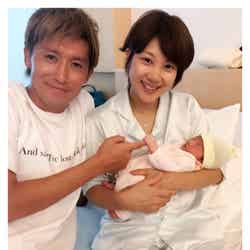 第2子女児出産を報告した潮田玲子（右）と夫の増嶋竜也選手（左）／潮田玲子オフィシャルブログ（Ameba）より