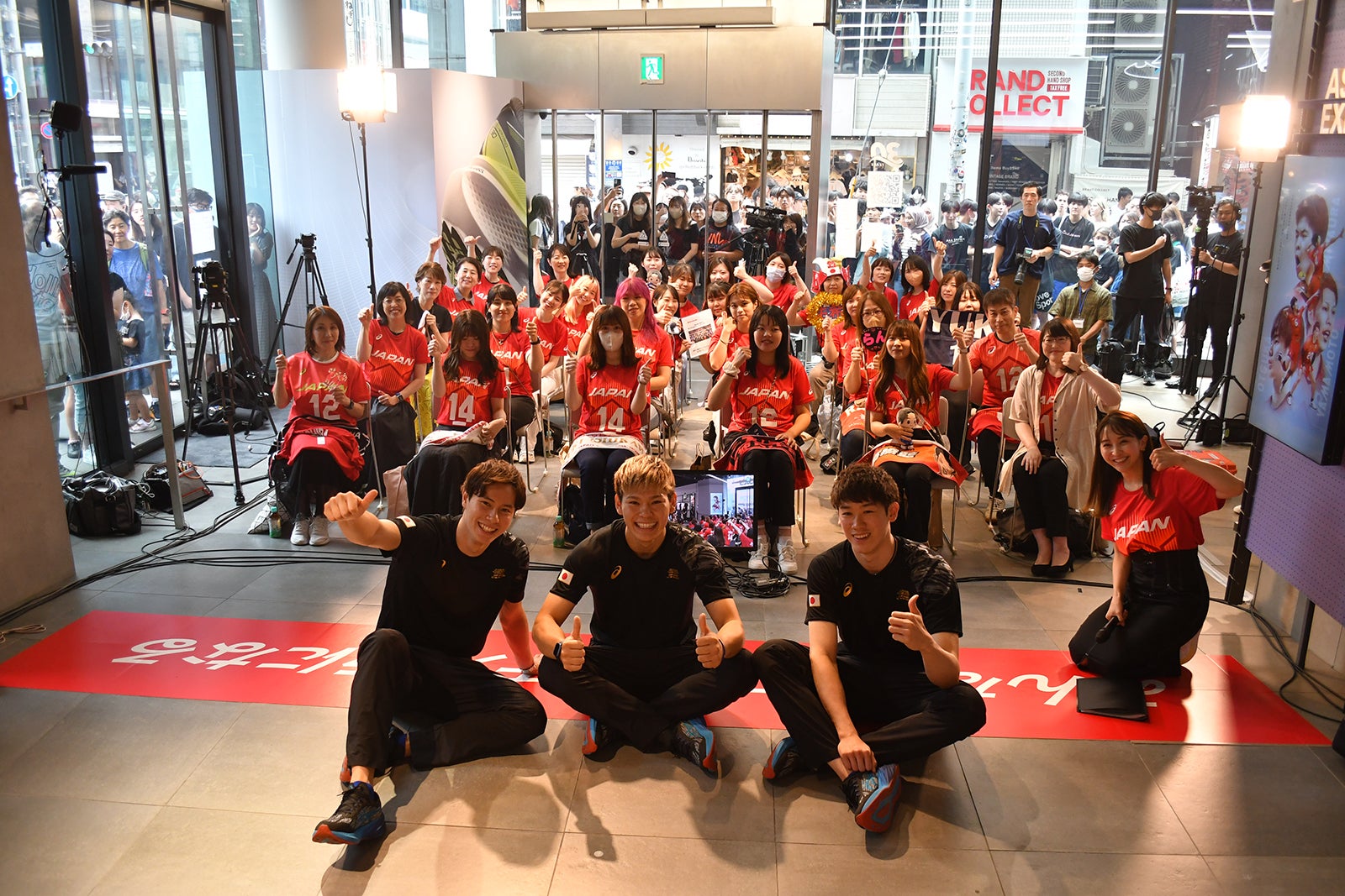 高橋藍選手、西田有志選手、石川祐希選手（提供写真）