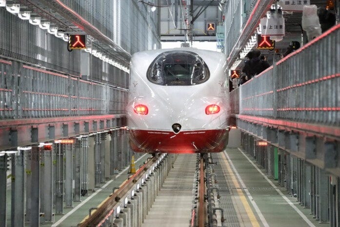 仕交検庫内に置かれた「かもめ」