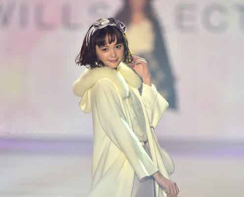 玉城ティナ、ガーリー全開コーデでキュートな微笑み<関コレ2016A/W>