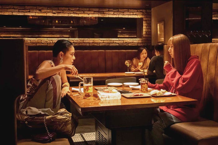 菅原小春、上白石萌歌「パリピ孔明」第7話より(C)フジテレビ