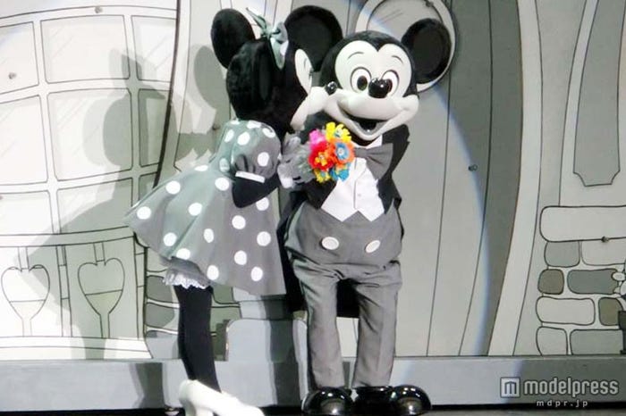 ディズニーランドでムードを高めるスポットでラブラブに