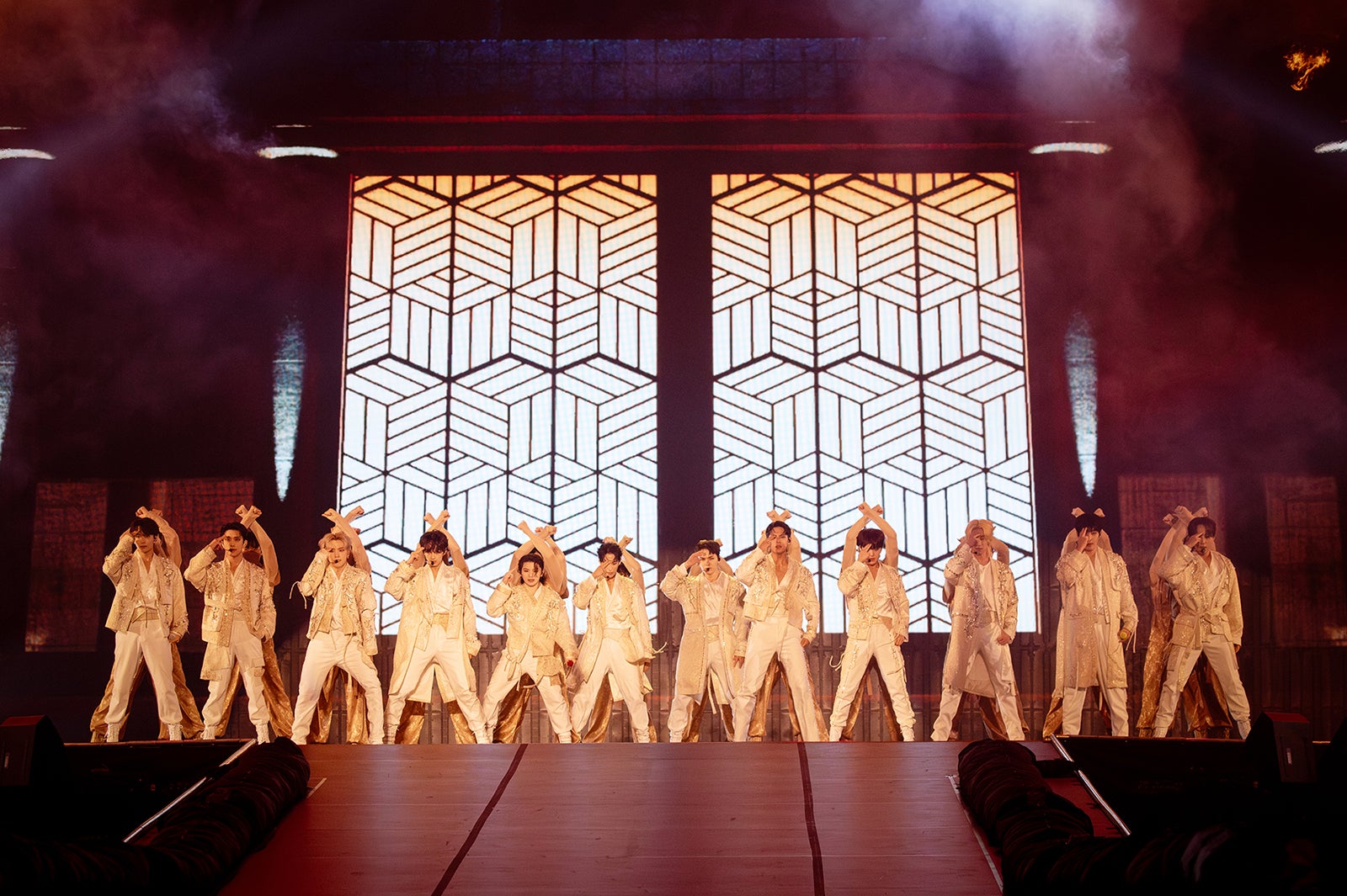 SEVENTEEN、デビュー後最大規模ドームツアー開幕で10万人熱狂　スングァン活動再開＆エスクプス観覧で“カンペ”演出