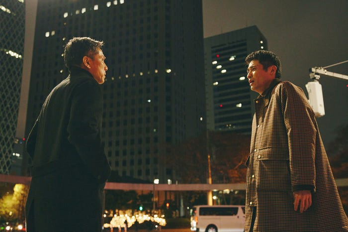 第2話「代行社会」勝村政信、佐藤隆太(C)日本テレビ