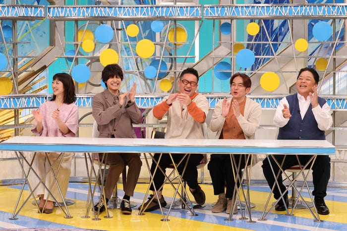 川田裕美、佐野晶哉、なすなかにし(中西茂樹、那須晃行)、伊集院光(C)カンテレ
