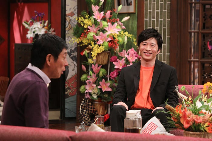 明石家さんま、田中圭(C)カンテレ