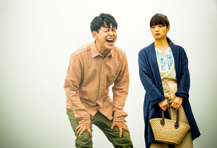 山下健二郎、深川麻衣(C)2017映画「パンとバスと2度目のハツコイ」製作委員会