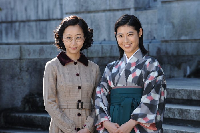 木南晴夏、瀧本美織(C)テレビ朝日