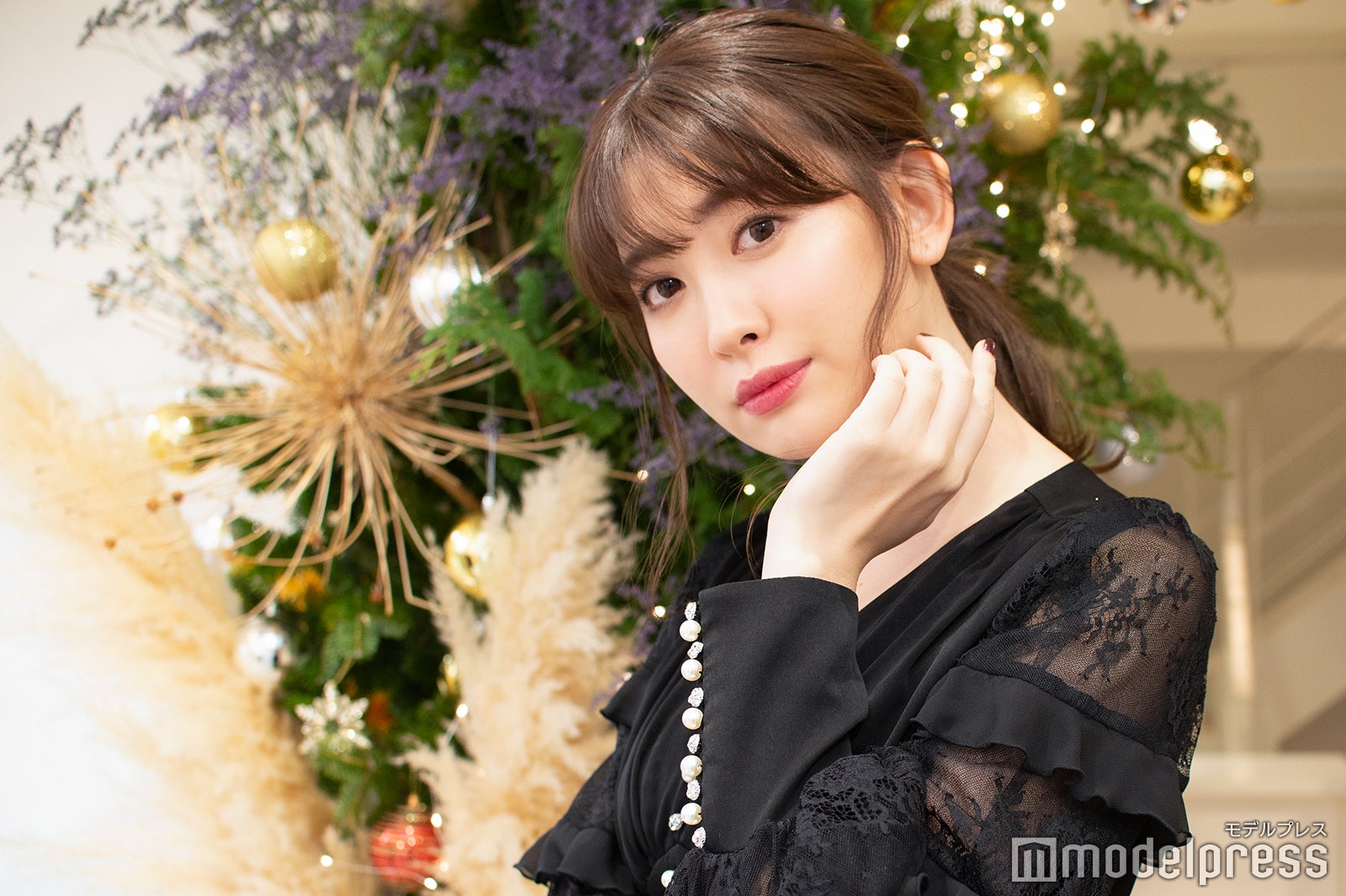 小嶋陽菜、Xmas＆年末年始はどう過ごす？ホリデーシーズン彩るドレス