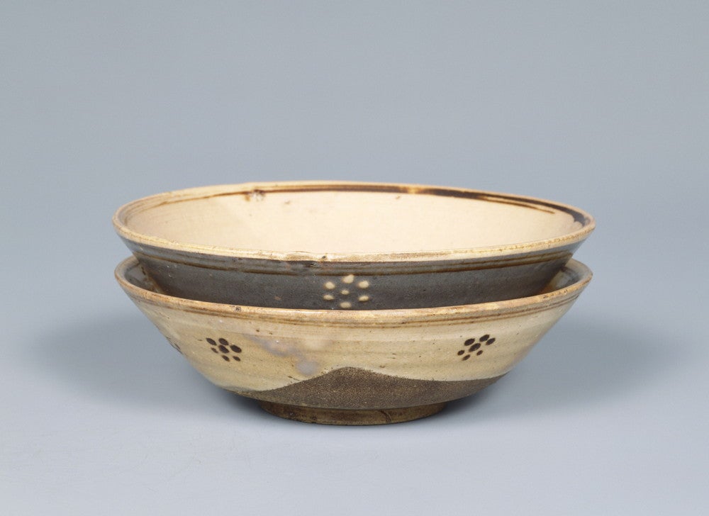 絵高麗梅鉢文茶碗　磁州窯系　中国・明時代　16世紀　根津美術館蔵／提供画像