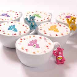 ハートフルホットカフェラテ(全6種)¥690/¥1,190(PUTITTO付き)(C)2018 Those Characters From Cleveland, Inc.