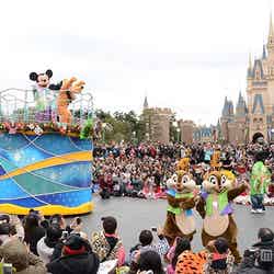 ＜速報＞ディズニーの2015年開幕、お正月パレードスタート【モデルプレス】