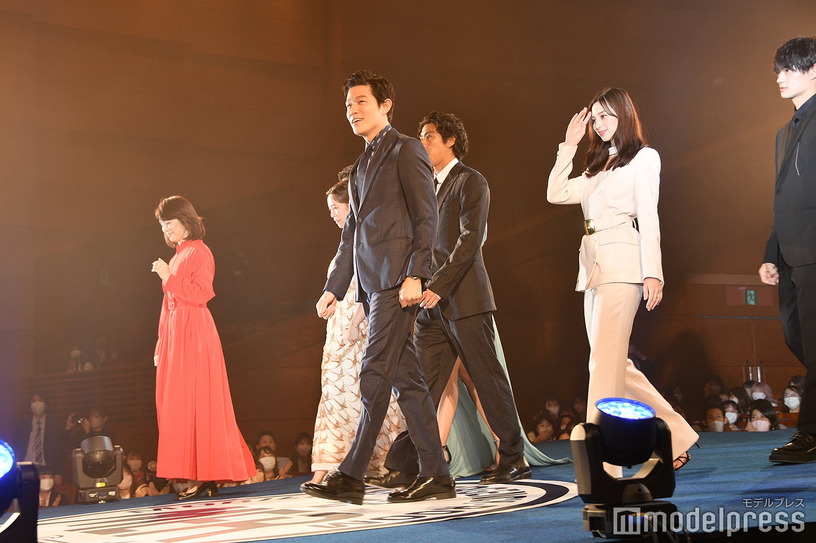 鈴木亮平ら（C）モデルプレス