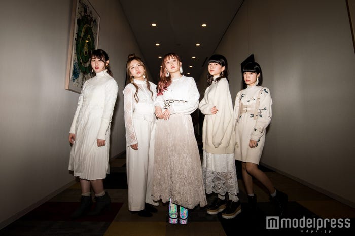 Little Glee Monster(左から)かれん、MAYU、芹奈、manaka、アサヒ