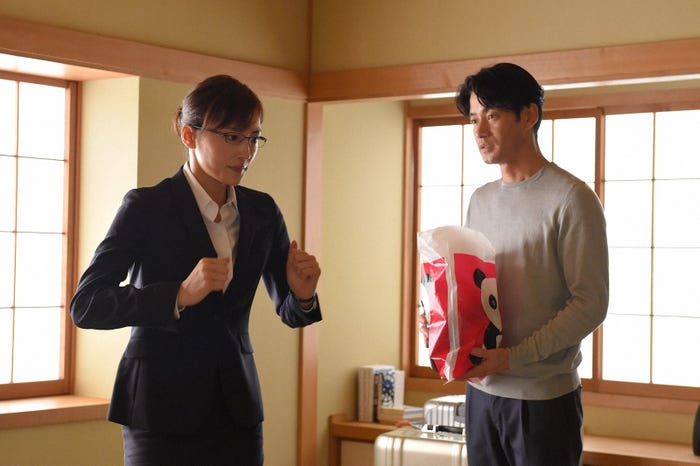 綾瀬はるか、竹野内豊/「義母と娘のブルース」第2話より(C)TBS