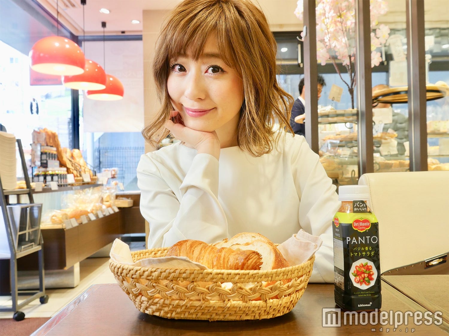 パン好きOLに朗報!パンを楽しむために作られた“パン専用”の野菜スープで平日ランチに革命を