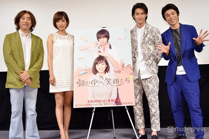(左から)喜多一郎監督、夏菜、白石隼也、中尾明慶
