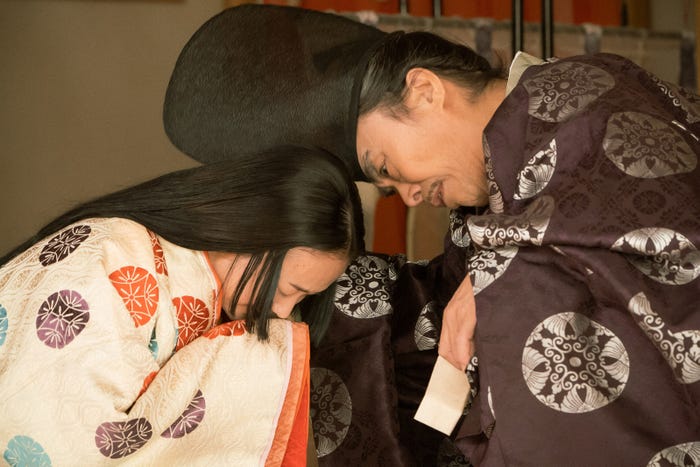 黒木華、益岡徹「光る君へ」第12話より(C)NHK