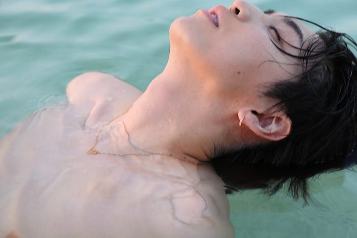 岩橋玄樹1st写真集先行カット(画像提供:講談社)