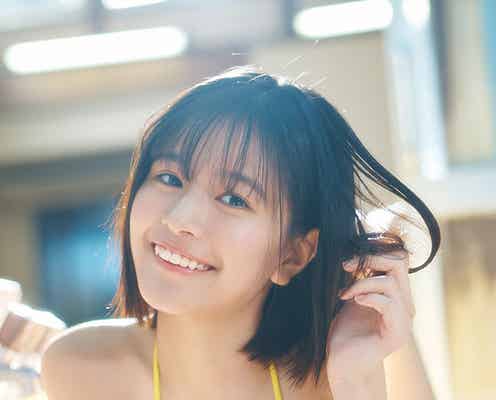 TikTokで話題の女子高生・夏芽すず、美谷間くっきりビキニ姿で笑顔弾ける