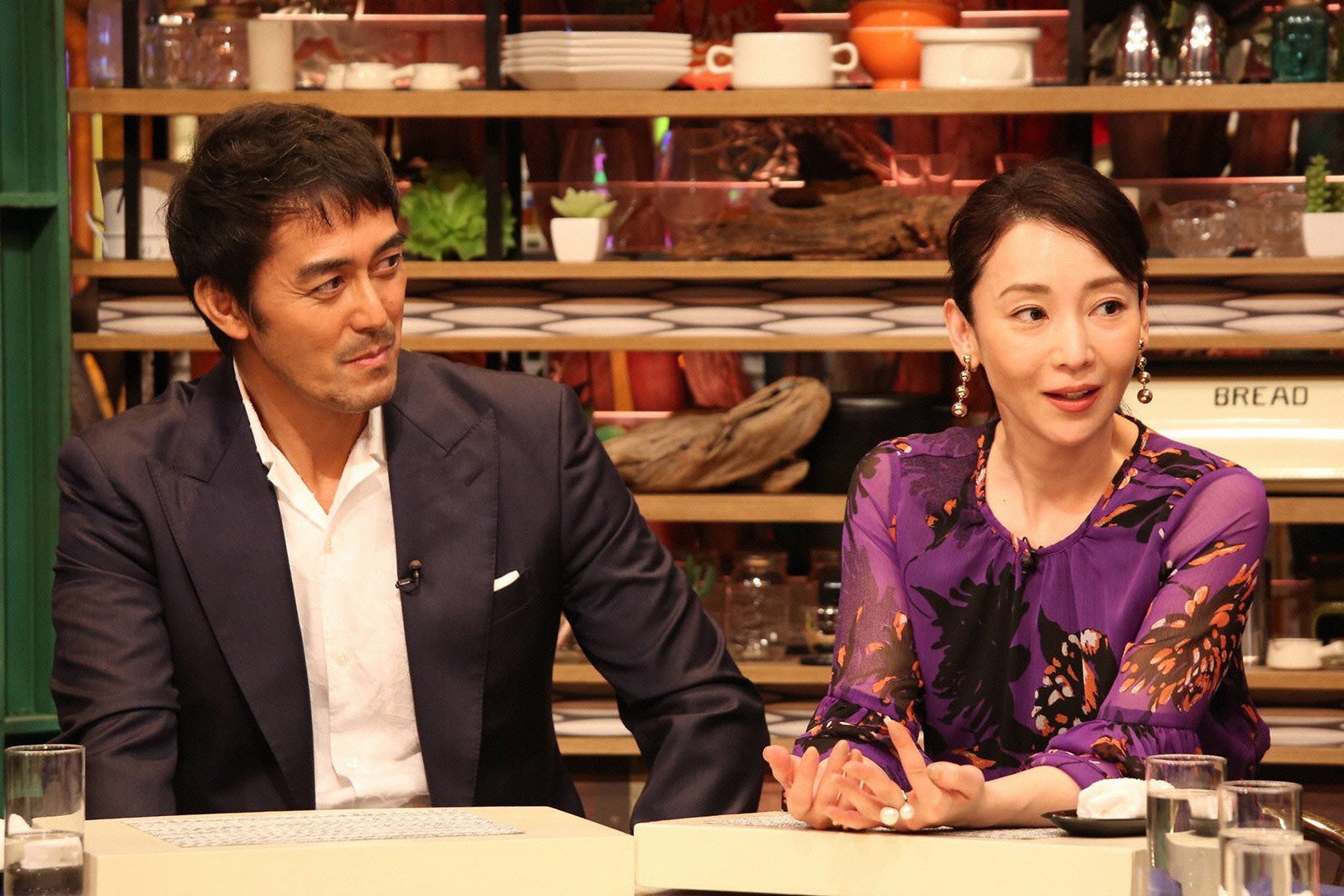 阿部寛、稲森いずみ（C）フジテレビ