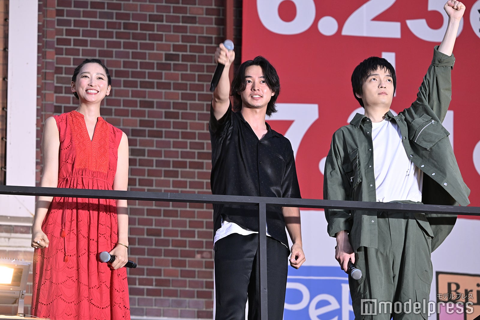 杏、山崎賢人、岡山天音（C）モデルプレス